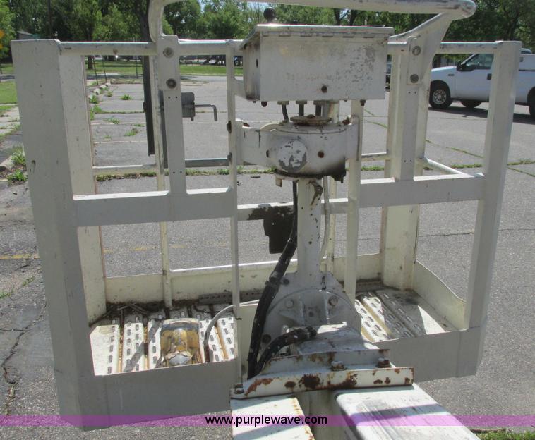 image for item I9686 1998 Snorkel UN0-41F0 boom lift