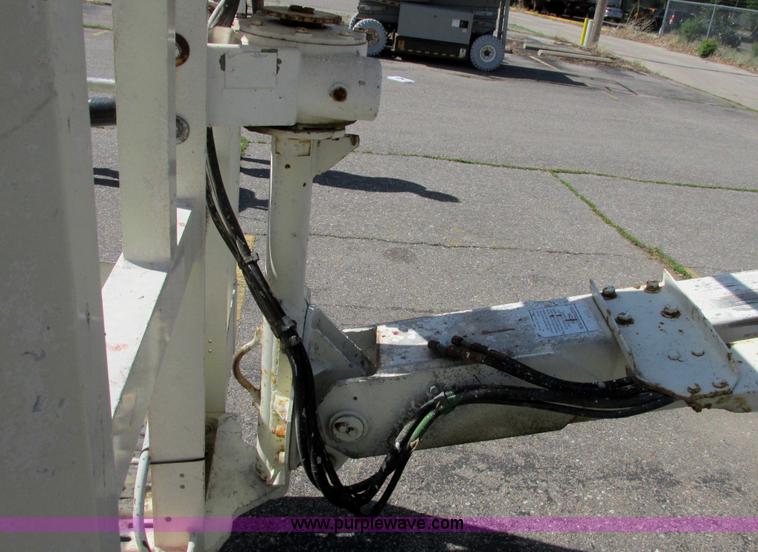 image for item I9686 1998 Snorkel UN0-41F0 boom lift