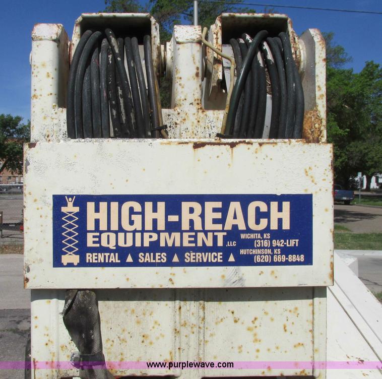 image for item I9686 1998 Snorkel UN0-41F0 boom lift