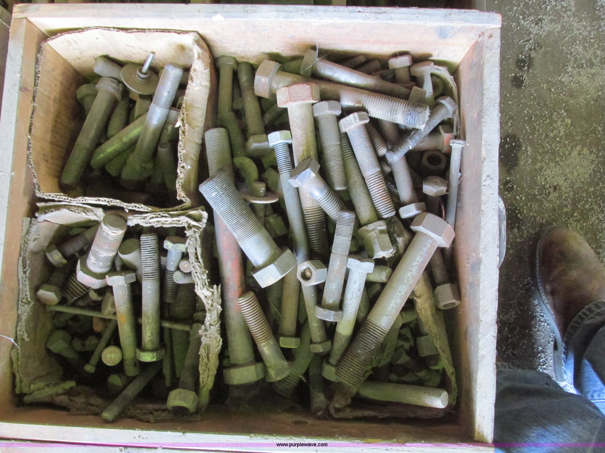 Assorted hardware in Milbank, SD Item I2573 sold Purple Wave