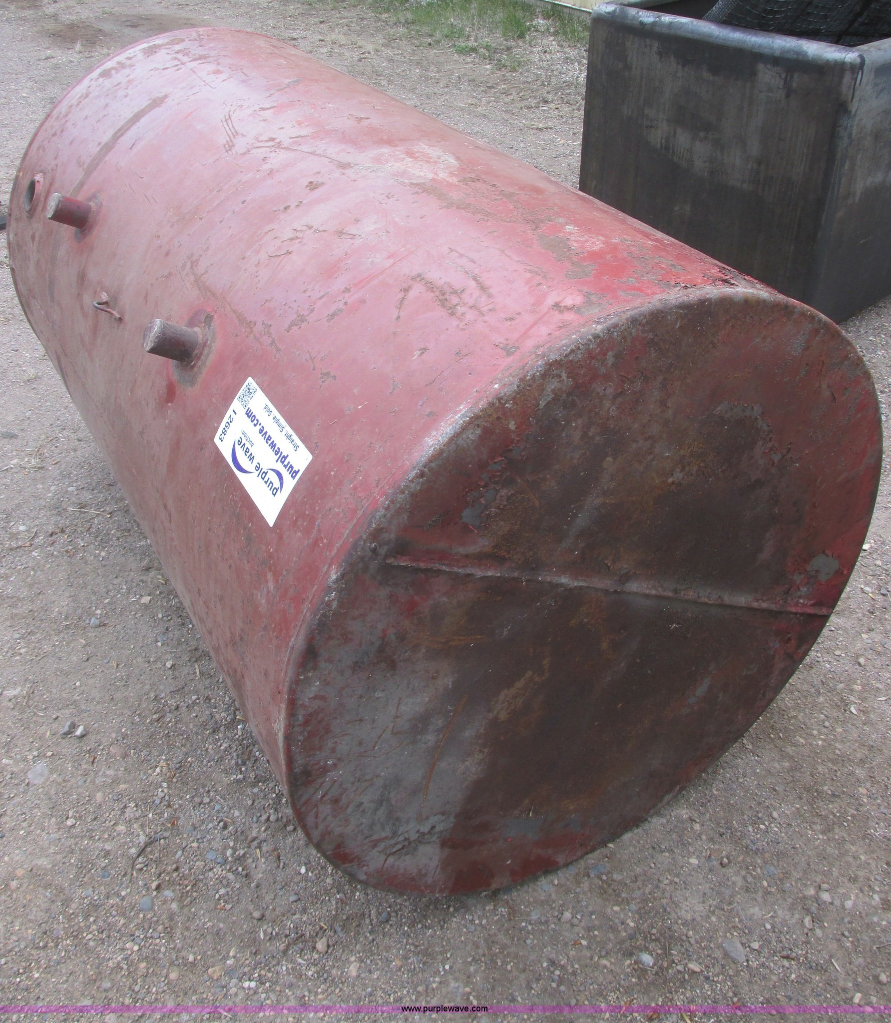 Fuel tank in Milbank, SD Item I2683 sold Purple Wave