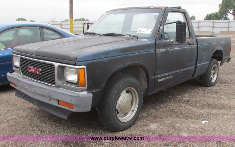 image for item I9614 1991 GMC Sonoma pickup truck