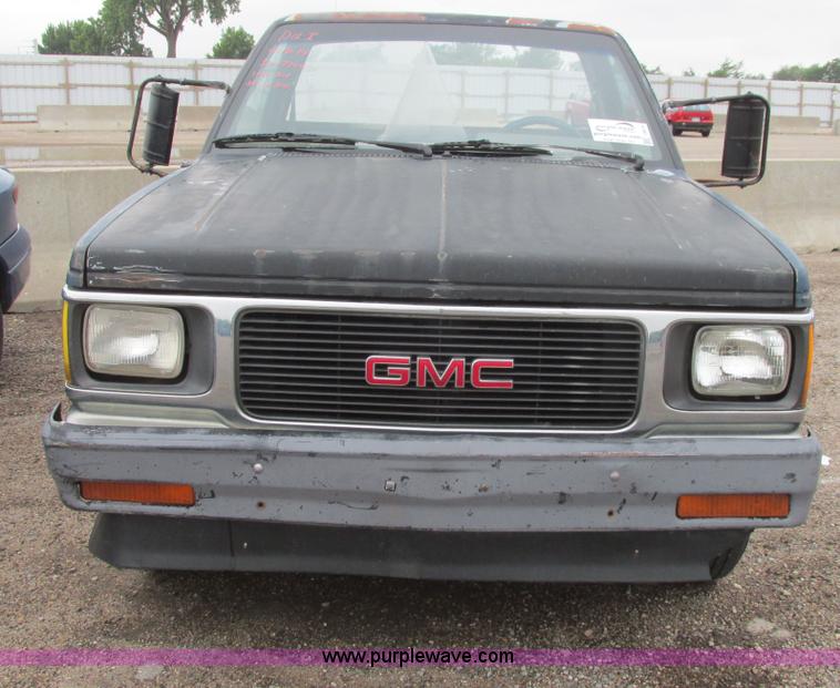 image for item I9614 1991 GMC Sonoma pickup truck