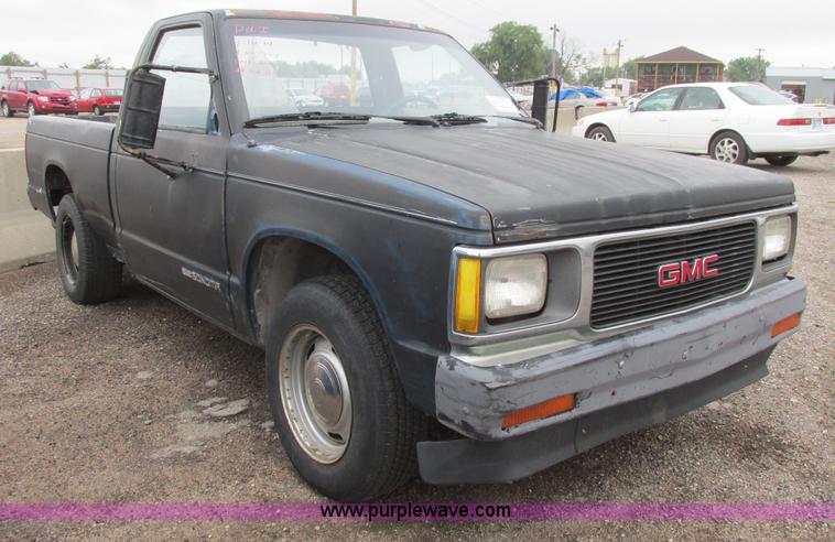 image for item I9614 1991 GMC Sonoma pickup truck