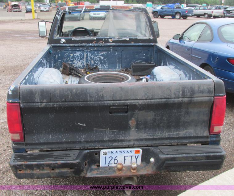 image for item I9614 1991 GMC Sonoma pickup truck