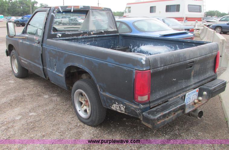 image for item I9614 1991 GMC Sonoma pickup truck