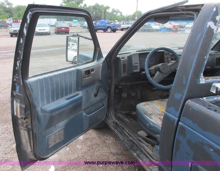 image for item I9614 1991 GMC Sonoma pickup truck