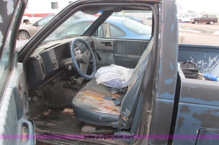 image for item I9614 1991 GMC Sonoma pickup truck