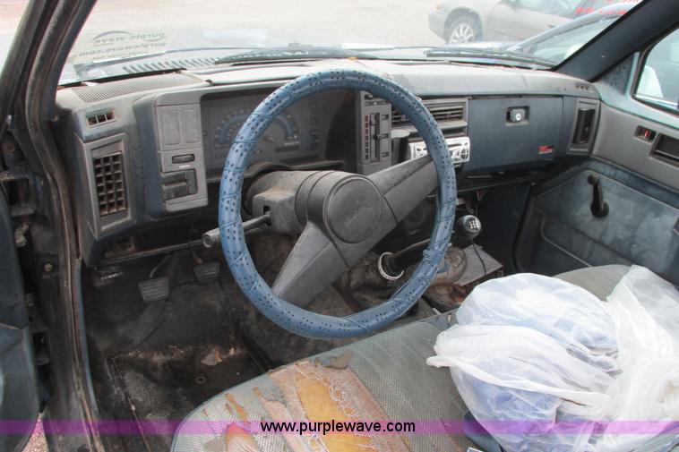 image for item I9614 1991 GMC Sonoma pickup truck