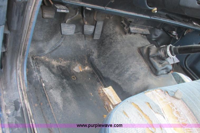 image for item I9614 1991 GMC Sonoma pickup truck