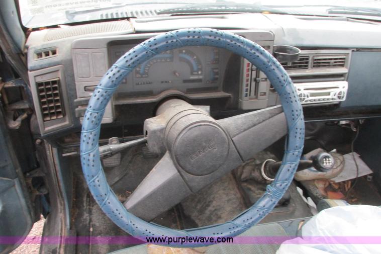 image for item I9614 1991 GMC Sonoma pickup truck