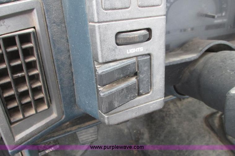 image for item I9614 1991 GMC Sonoma pickup truck