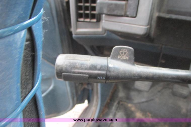 image for item I9614 1991 GMC Sonoma pickup truck