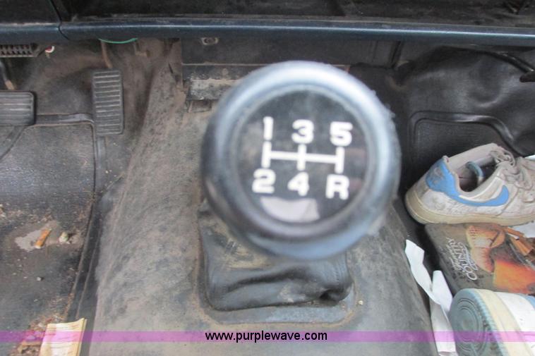 image for item I9614 1991 GMC Sonoma pickup truck