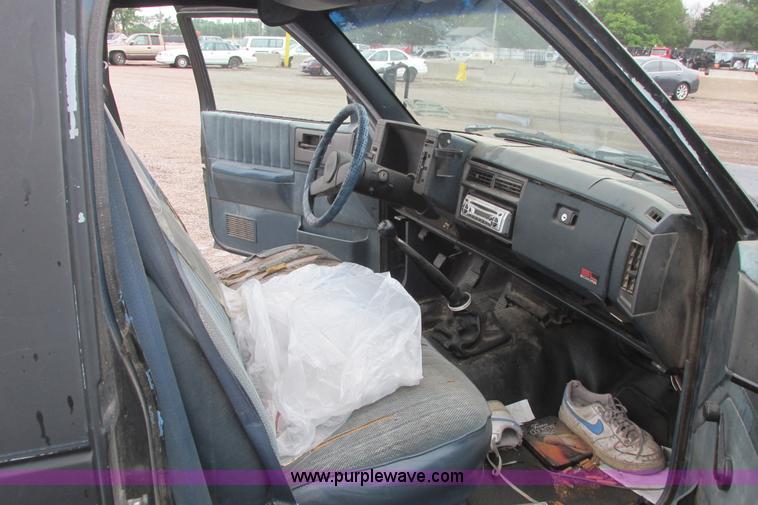 image for item I9614 1991 GMC Sonoma pickup truck