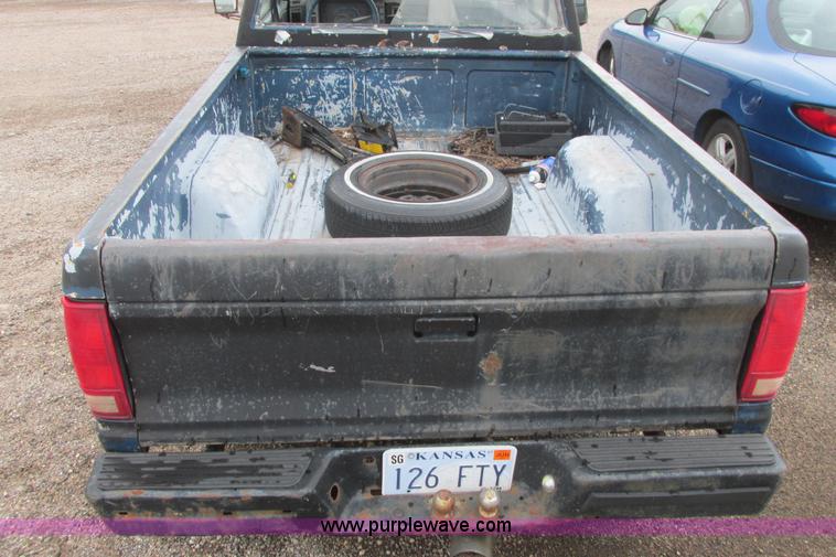 image for item I9614 1991 GMC Sonoma pickup truck