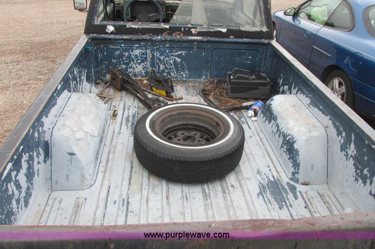image for item I9614 1991 GMC Sonoma pickup truck