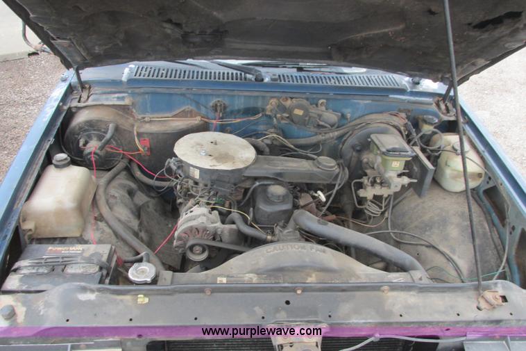 image for item I9614 1991 GMC Sonoma pickup truck