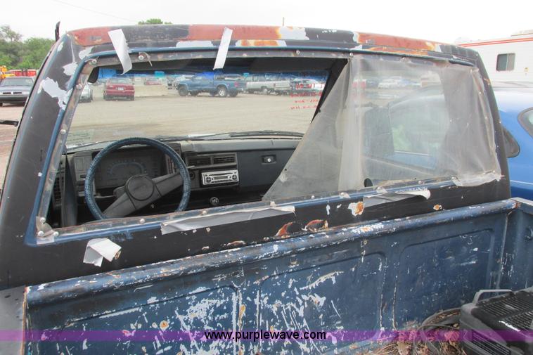 image for item I9614 1991 GMC Sonoma pickup truck
