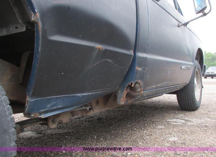 image for item I9614 1991 GMC Sonoma pickup truck