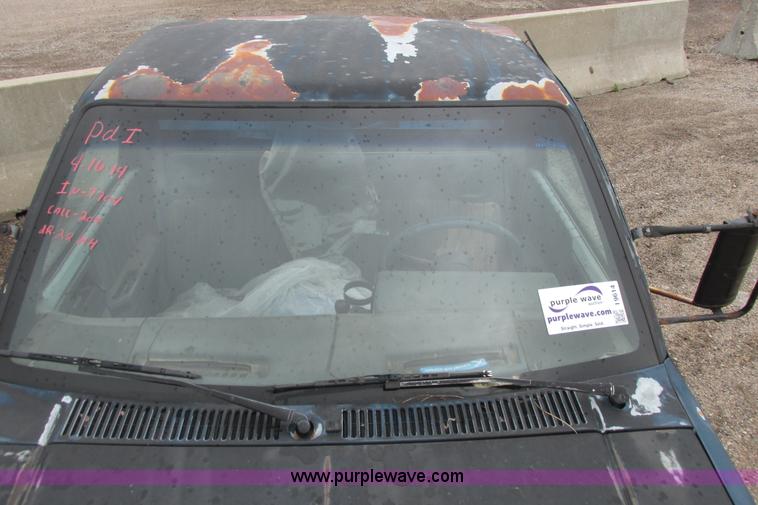 image for item I9614 1991 GMC Sonoma pickup truck