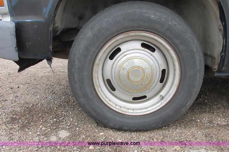 image for item I9614 1991 GMC Sonoma pickup truck