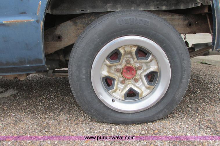 image for item I9614 1991 GMC Sonoma pickup truck