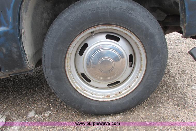 image for item I9614 1991 GMC Sonoma pickup truck