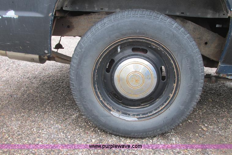 image for item I9614 1991 GMC Sonoma pickup truck