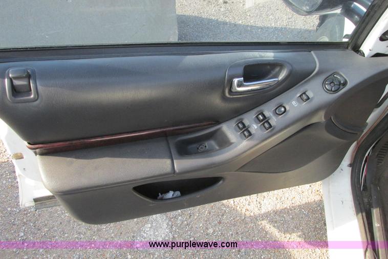 image for item I9621 2000 Chrysler Cirrus LXi