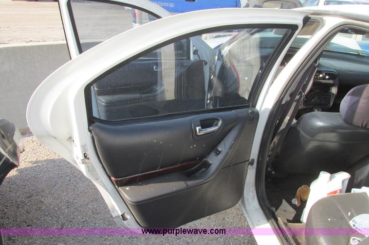 image for item I9621 2000 Chrysler Cirrus LXi