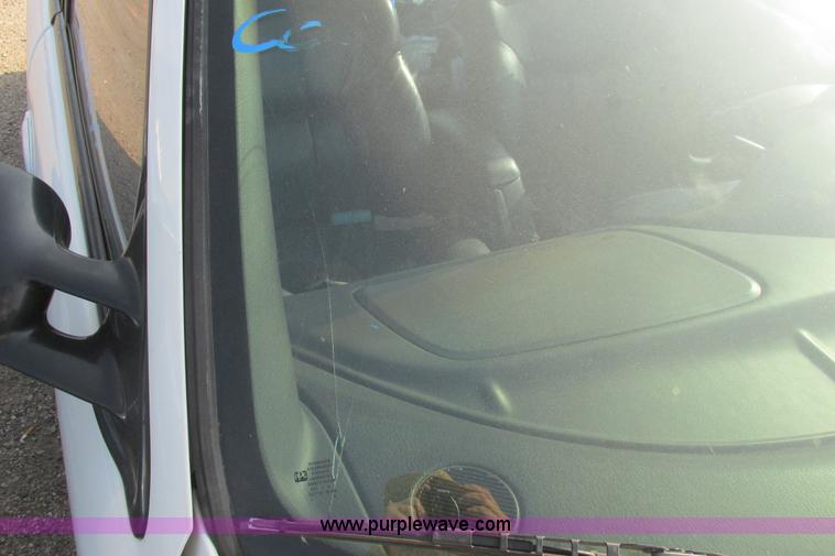 image for item I9621 2000 Chrysler Cirrus LXi