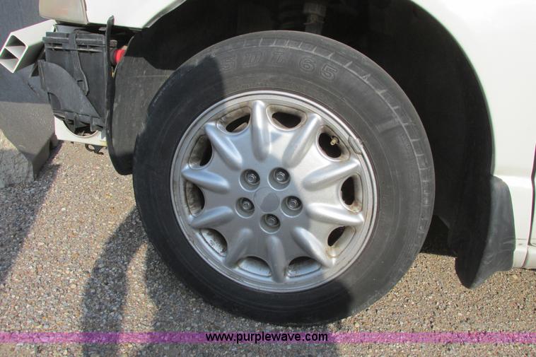 image for item I9621 2000 Chrysler Cirrus LXi