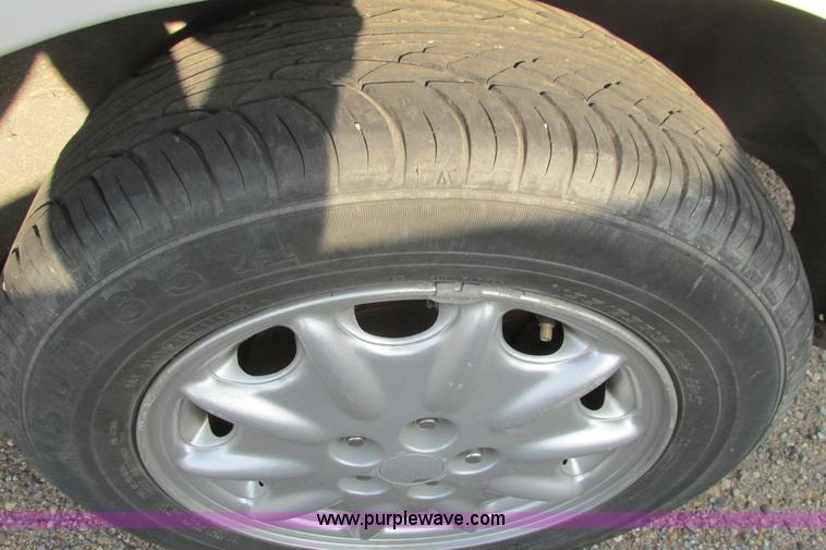 image for item I9621 2000 Chrysler Cirrus LXi