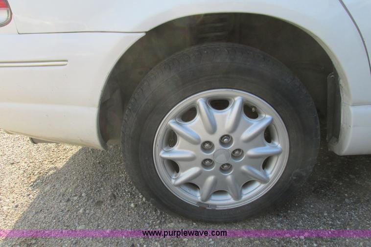 image for item I9621 2000 Chrysler Cirrus LXi