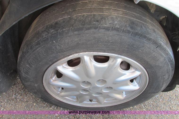 image for item I9621 2000 Chrysler Cirrus LXi