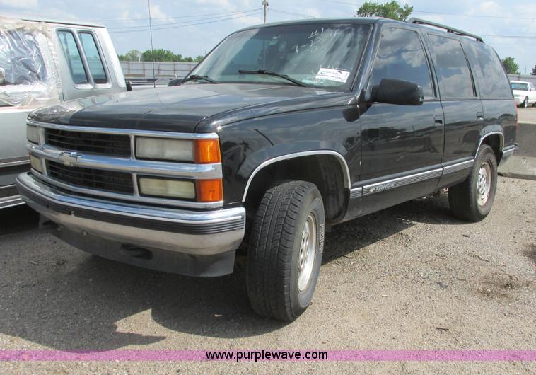 image for item I9626 1999 Chevrolet Tahoe SUV