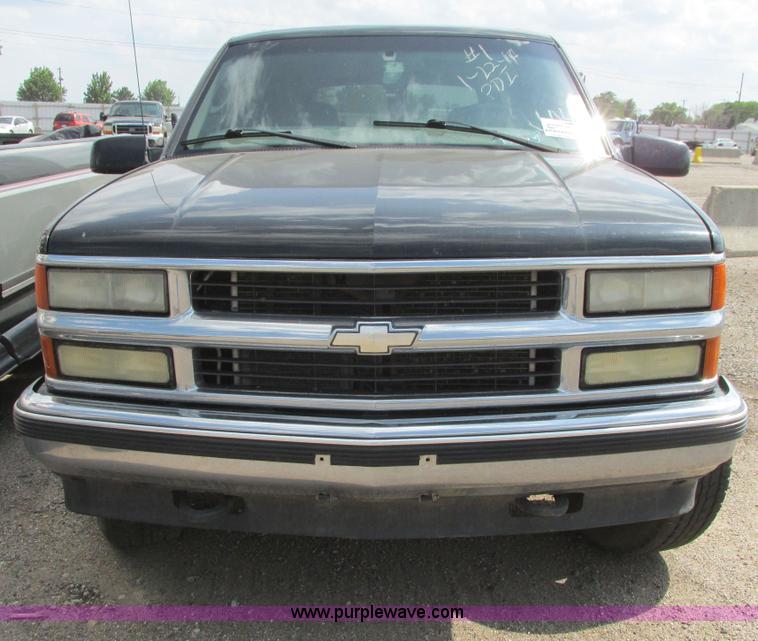 image for item I9626 1999 Chevrolet Tahoe SUV