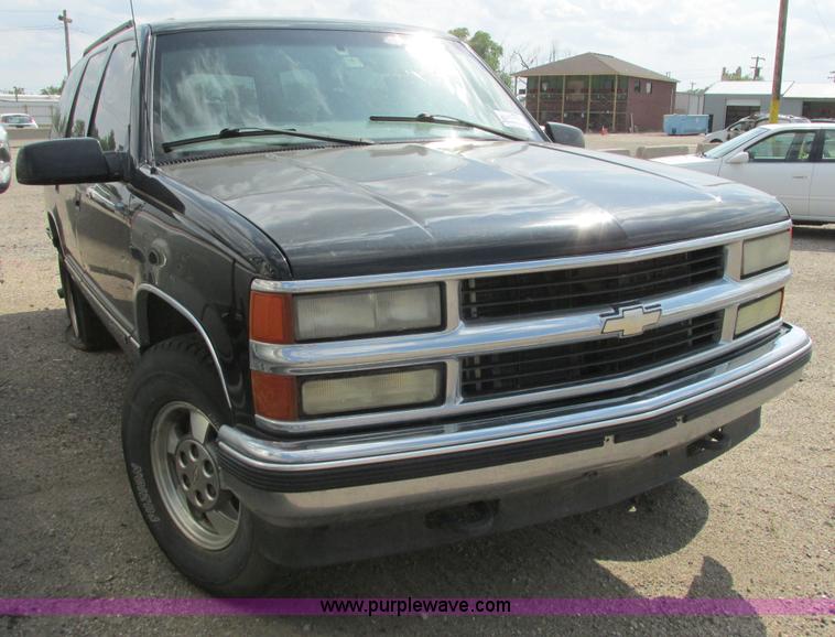 image for item I9626 1999 Chevrolet Tahoe SUV