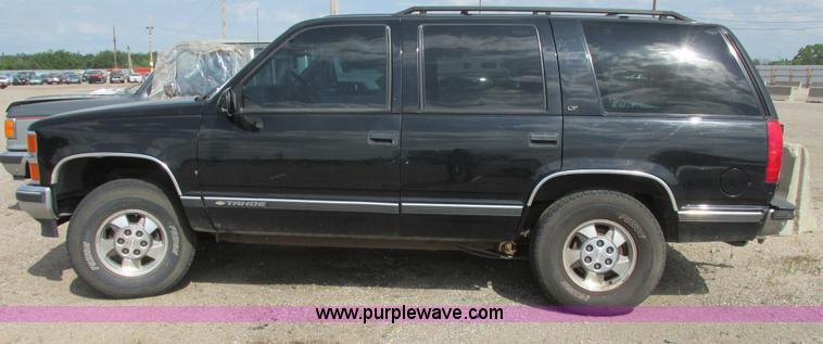 image for item I9626 1999 Chevrolet Tahoe SUV
