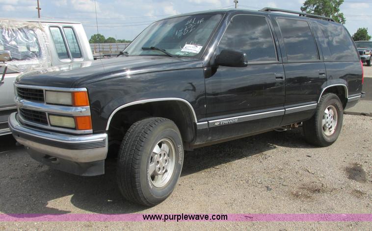 image for item I9626 1999 Chevrolet Tahoe SUV