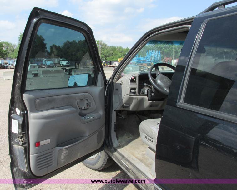 image for item I9626 1999 Chevrolet Tahoe SUV