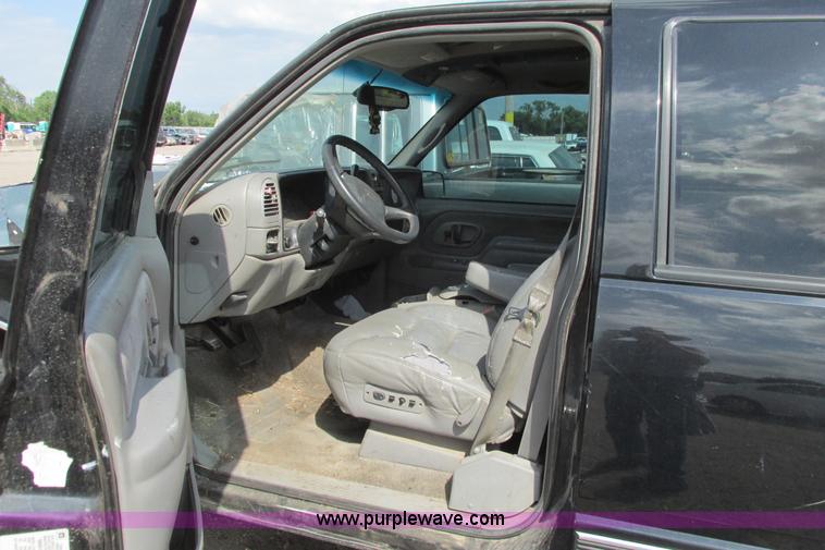 image for item I9626 1999 Chevrolet Tahoe SUV