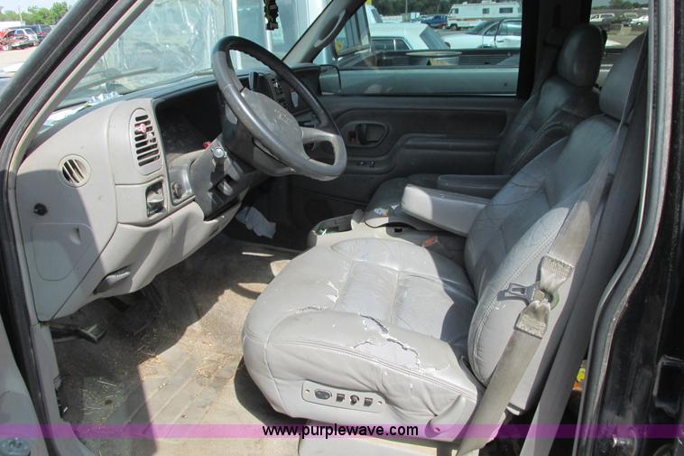 image for item I9626 1999 Chevrolet Tahoe SUV