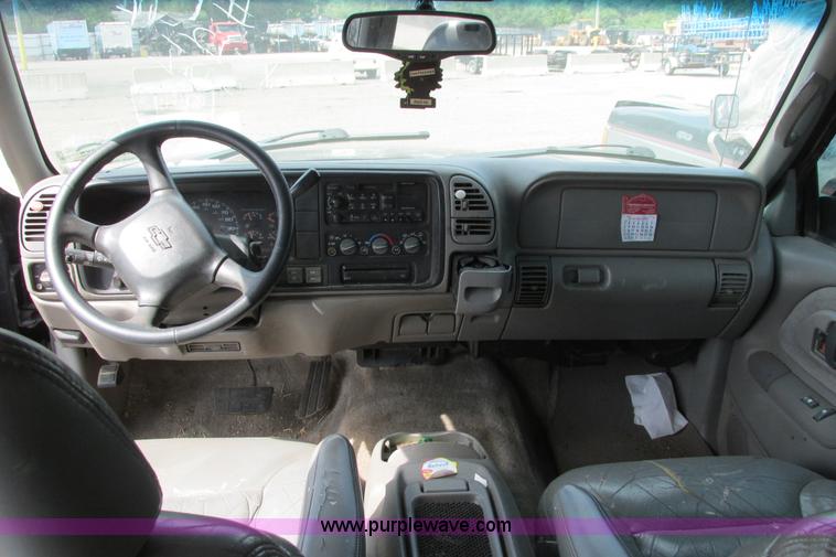 image for item I9626 1999 Chevrolet Tahoe SUV