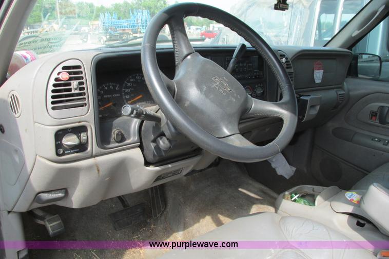 image for item I9626 1999 Chevrolet Tahoe SUV