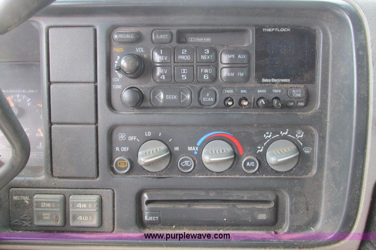 image for item I9626 1999 Chevrolet Tahoe SUV