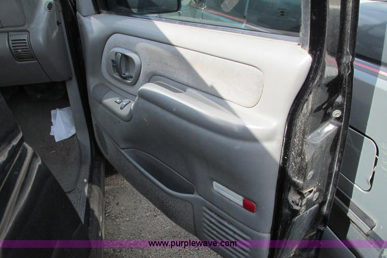 image for item I9626 1999 Chevrolet Tahoe SUV