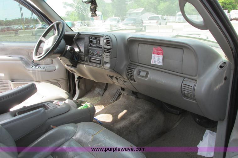 image for item I9626 1999 Chevrolet Tahoe SUV