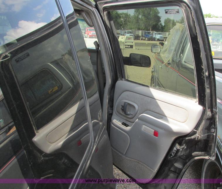 image for item I9626 1999 Chevrolet Tahoe SUV